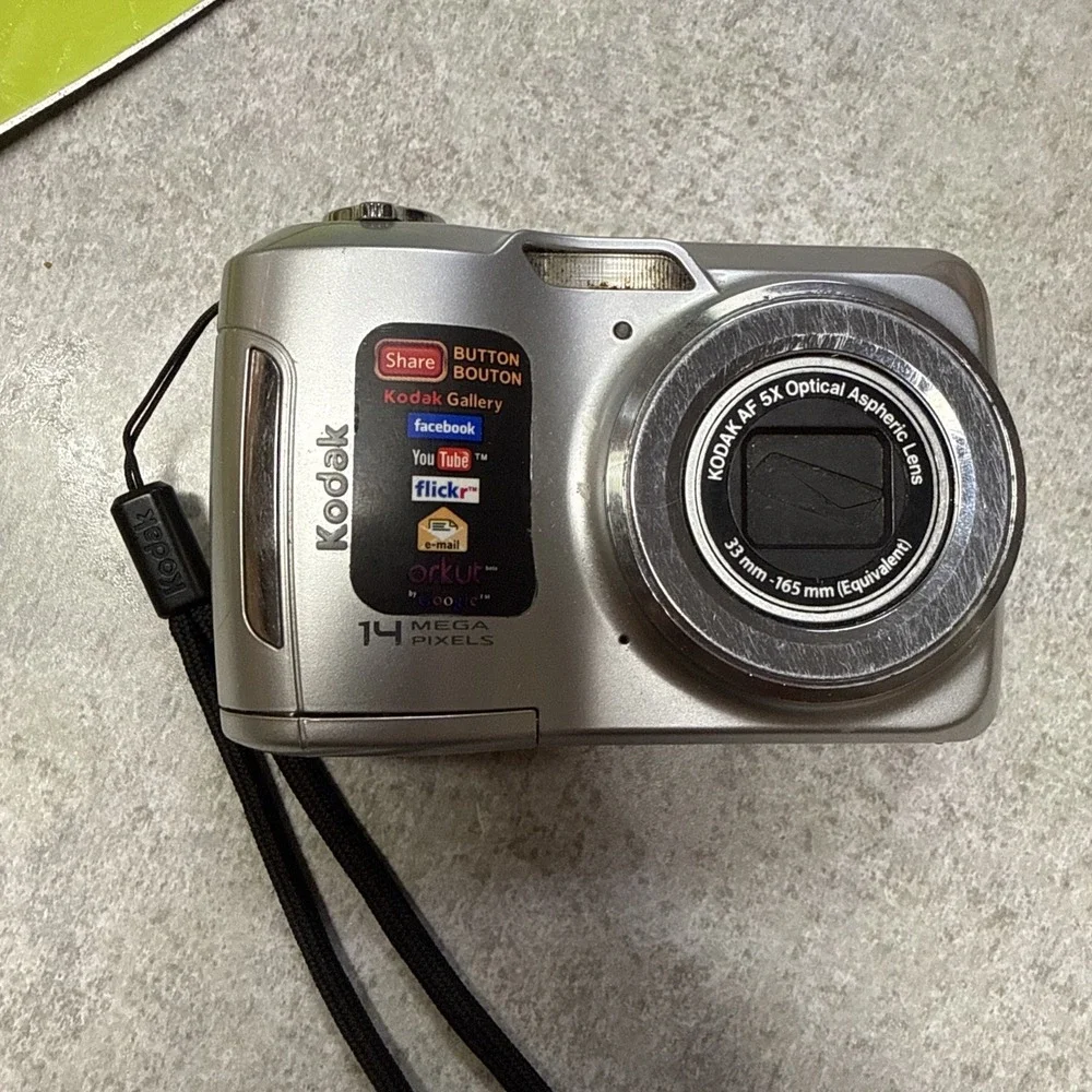 Kodak EasyShare C195 14MP Digital Camera Silver 5x Zoom Tested Working